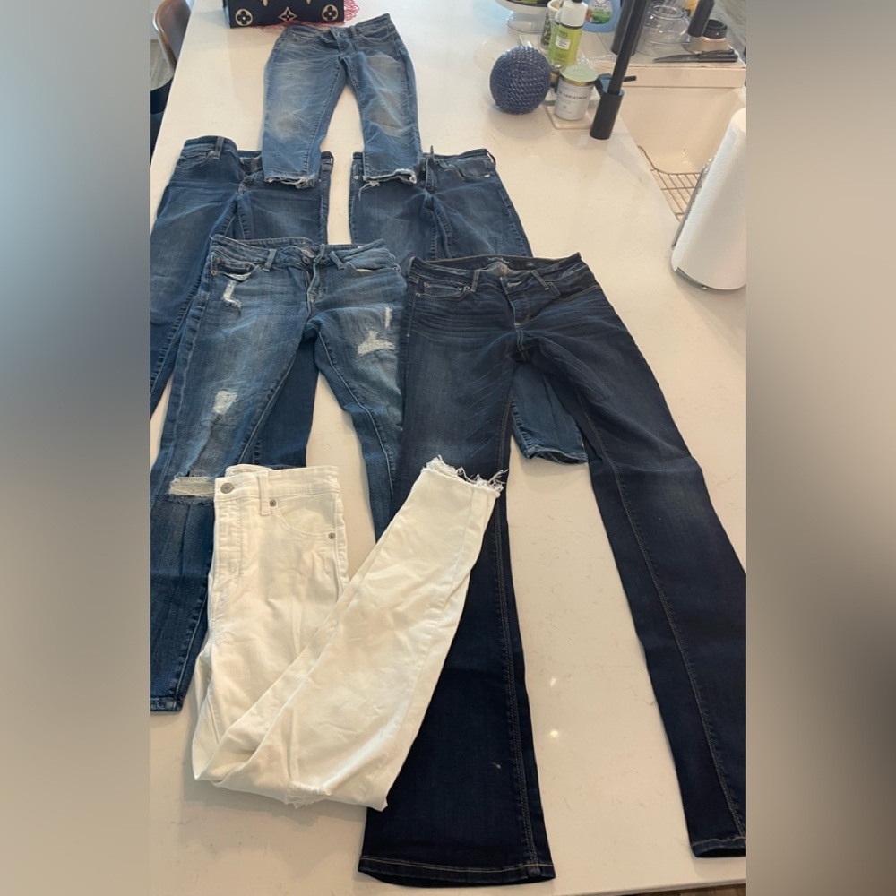 LOT 6 Lucky Brand Jeans ( Sizes 2 & 4 )